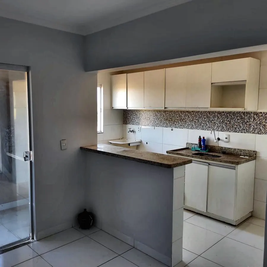 Cozinha com armários planejados
